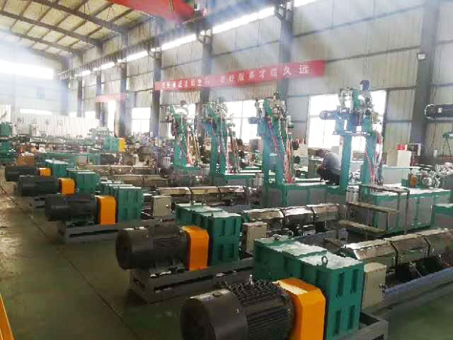 高速迷宮式滴灌帶生產線